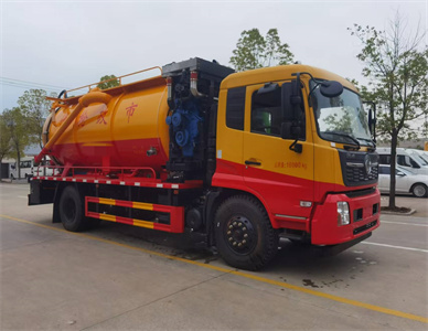 东风天锦15立方清洗吸污车 (2).jpg